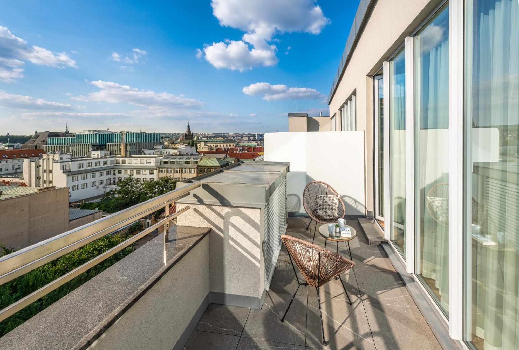 Vn17 Rooftop Suites By Adrez Prague Exterior photo